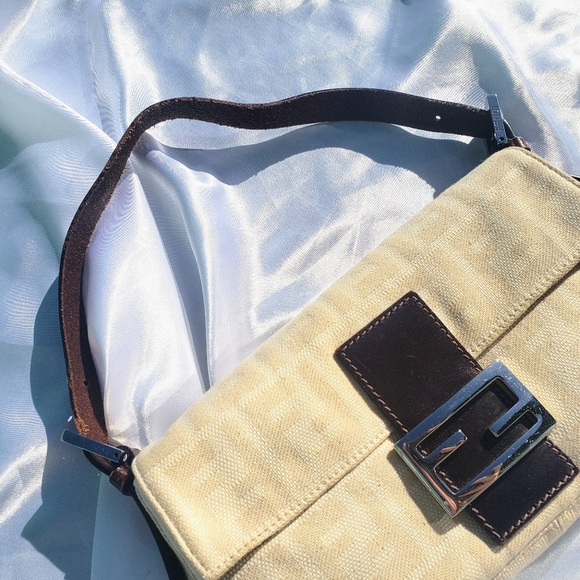 🍦SOLD FENDI ZUCCA BAGUETTE IN BEIGE🍦 - Picture 7 of 13